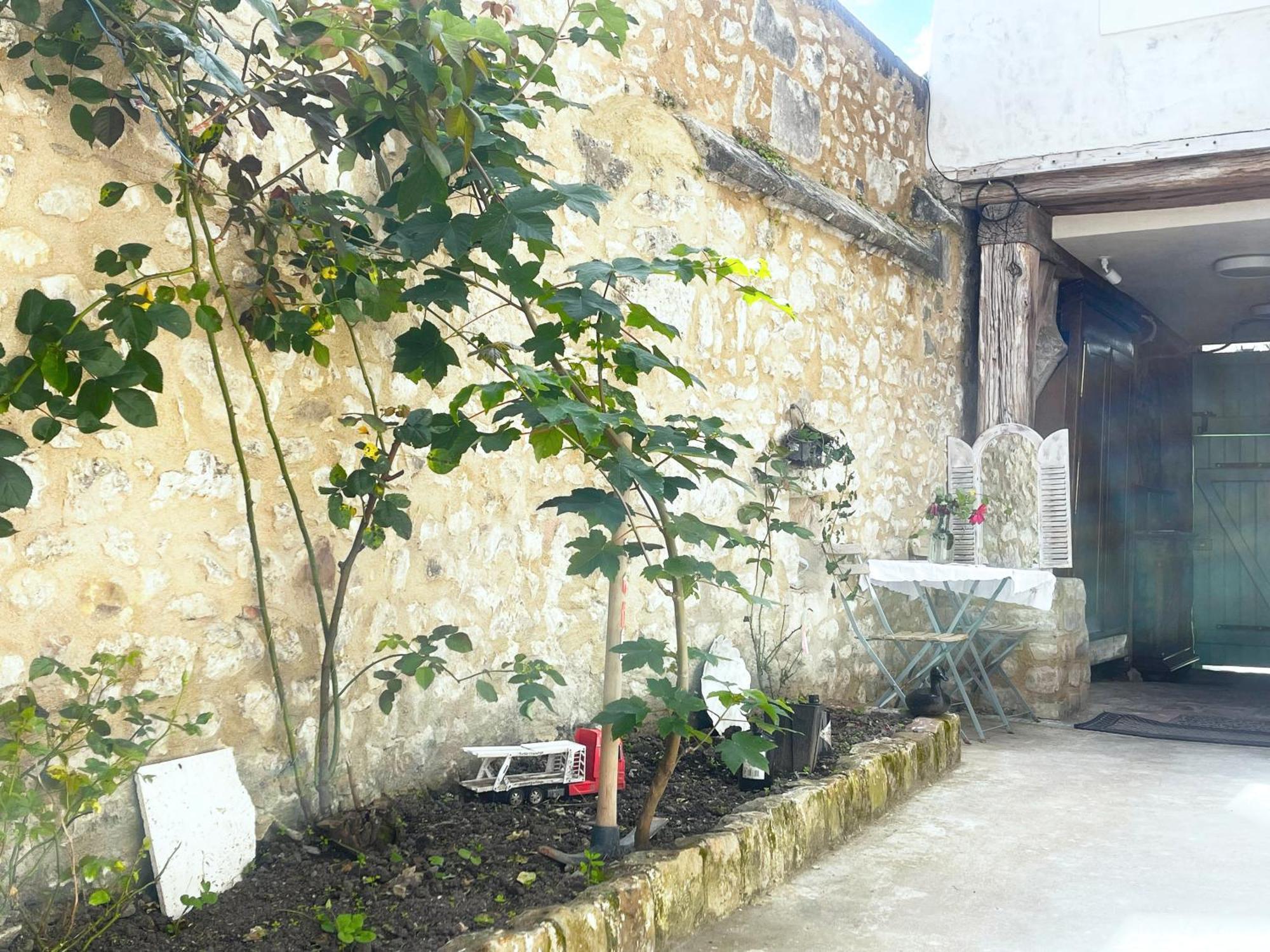 Place Sainte Marguerite Provins Exterior photo